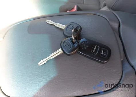 2001 Toyota Sequoia Limited V8 из США, поврежденный, VIN 5TDBT48A11S008367